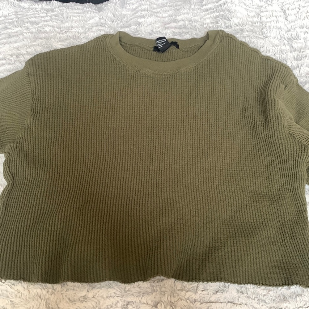 long sleeve green crop top